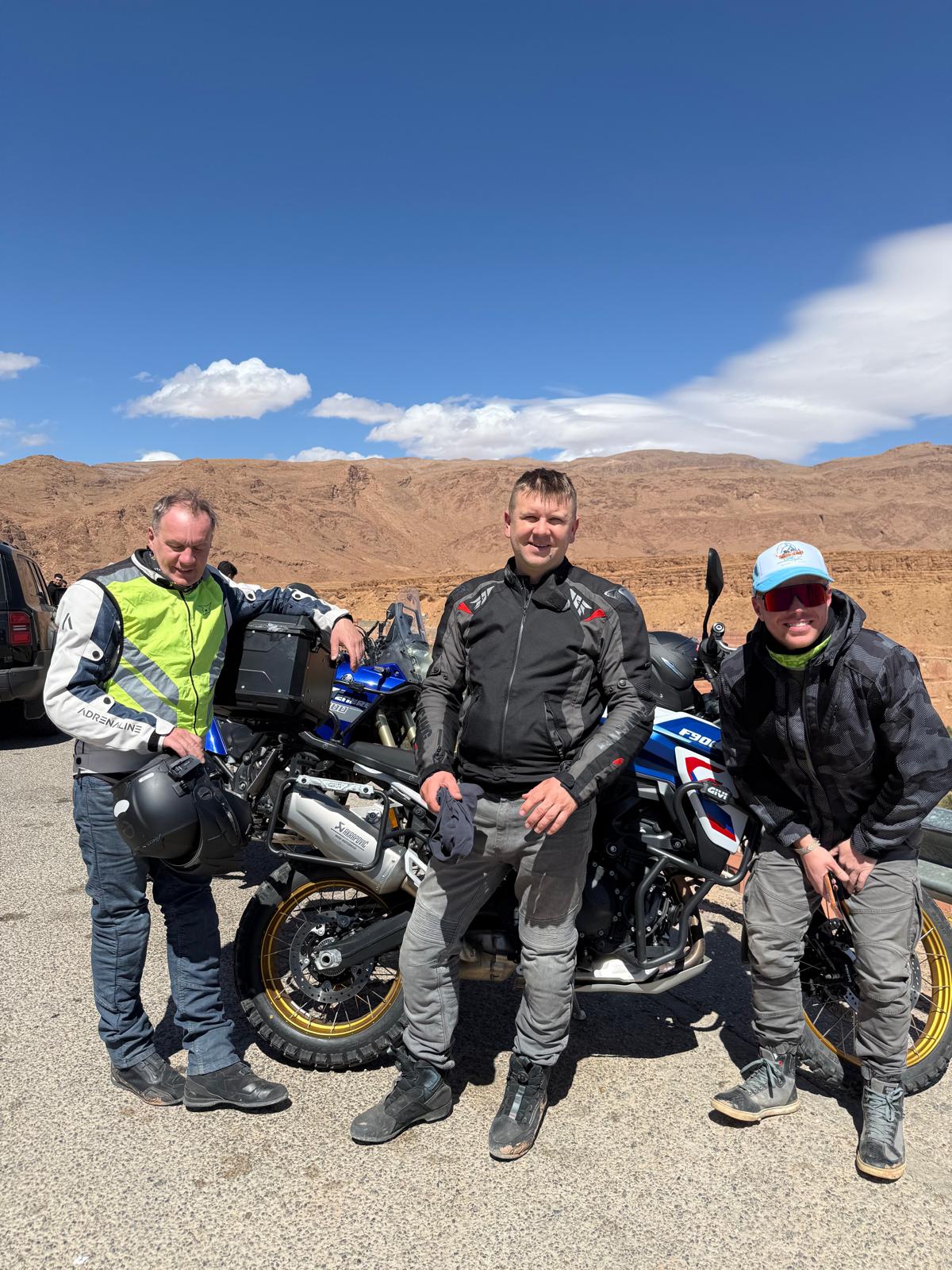 جولات الطرق الفاخرة بالدراجات النارية في المغرب circuit moto luxe Maroc desert Atlas